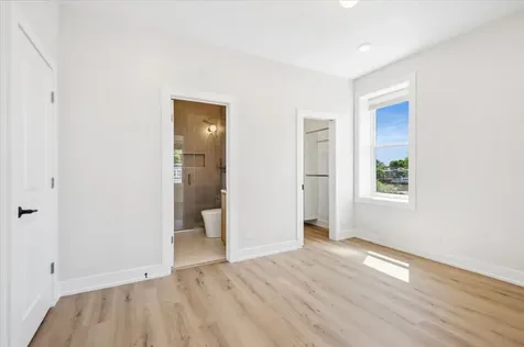 1542 West Rosemont Avenue Chicago IL 60660