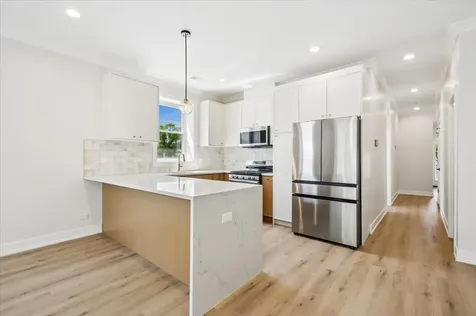1542 West Rosemont Avenue Chicago IL 60660