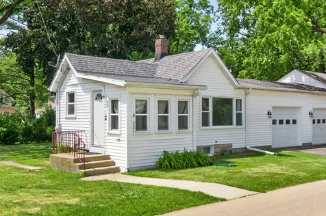 221 Ellen Street Sycamore IL 60178