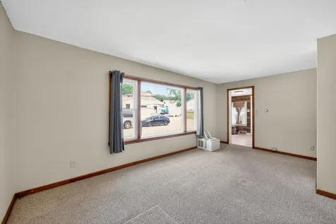 221 Ellen Street Sycamore IL 60178