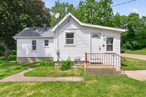 221 Ellen Street Sycamore IL 60178