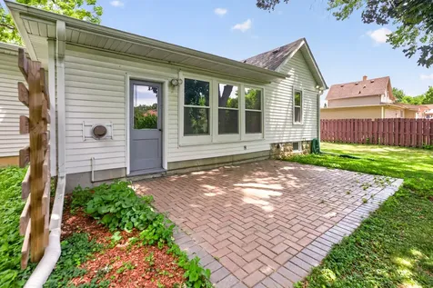 221 Ellen Street Sycamore IL 60178