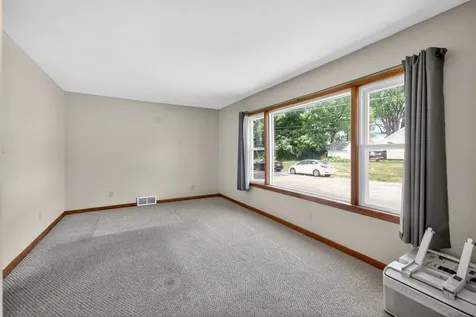 221 Ellen Street Sycamore IL 60178