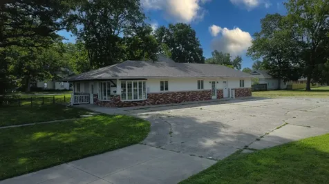 223 East Mulberry Street Watseka IL 60970