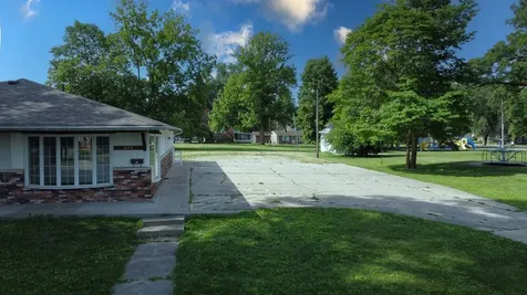 223 East Mulberry Street Watseka IL 60970