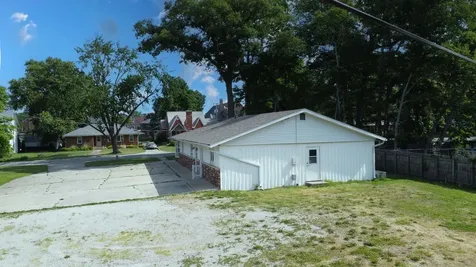 223 East Mulberry Street Watseka IL 60970