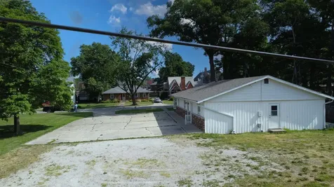 223 East Mulberry Street Watseka IL 60970