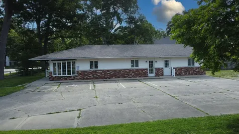 223 East Mulberry Street Watseka IL 60970