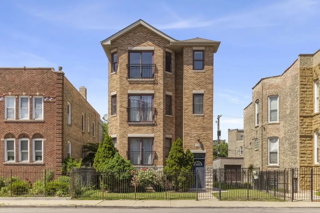 3246 West Warren Boulevard Chicago IL 60624