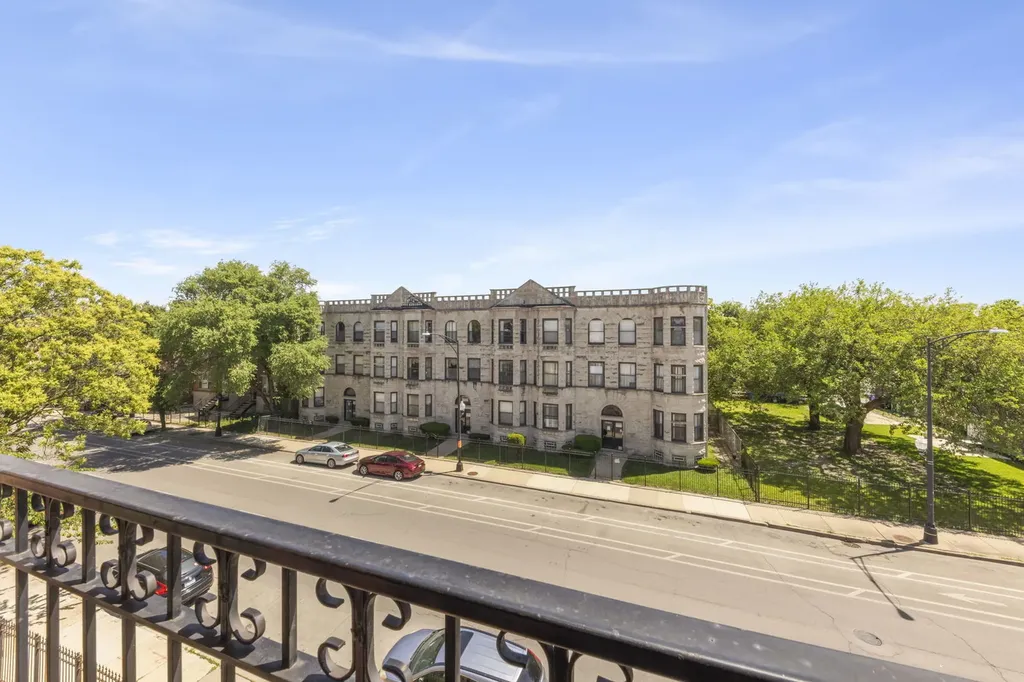 3246 West Warren Boulevard Chicago IL 60624