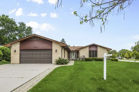 2653 North Bradford Drive Arlington Heights IL 60004