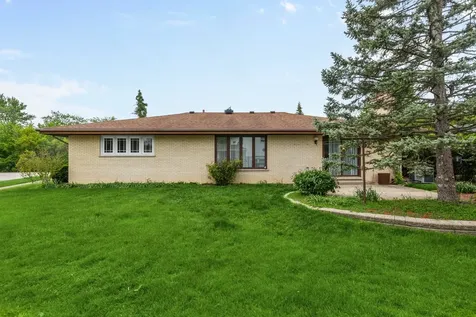 2653 North Bradford Drive Arlington Heights IL 60004