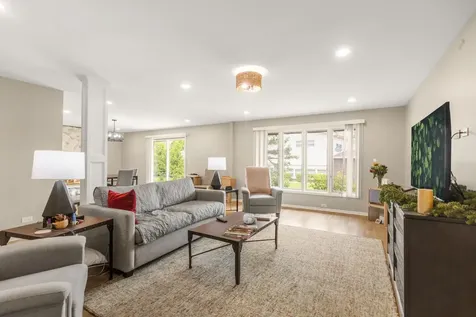 2653 North Bradford Drive Arlington Heights IL 60004