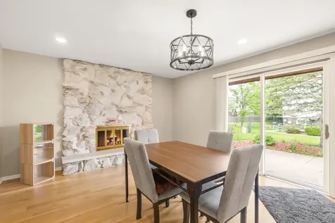 2653 North Bradford Drive Arlington Heights IL 60004