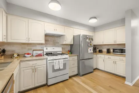 2653 North Bradford Drive Arlington Heights IL 60004