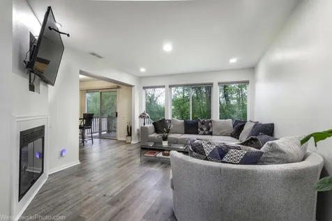 207 Locksley Drive Streamwood IL 60107