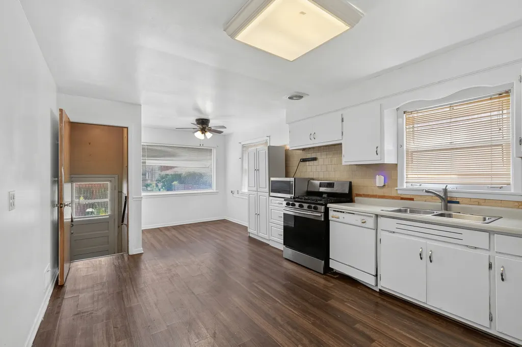 10553 South Calumet Avenue Chicago IL 60628