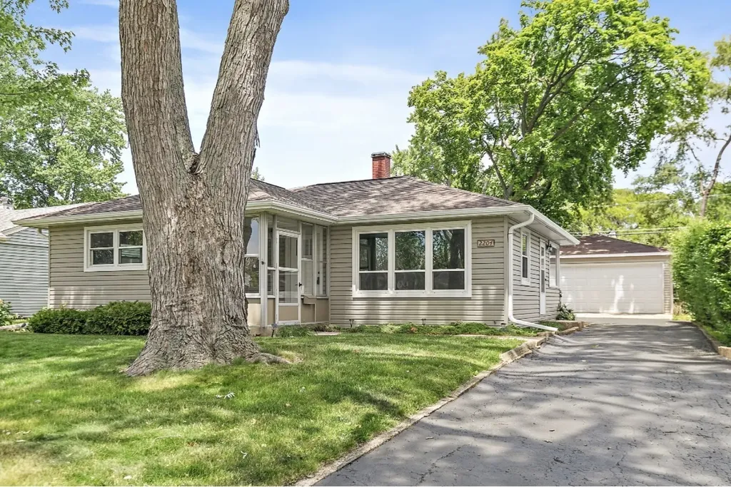 2204 Hawk Lane Rolling Meadows IL 60008
