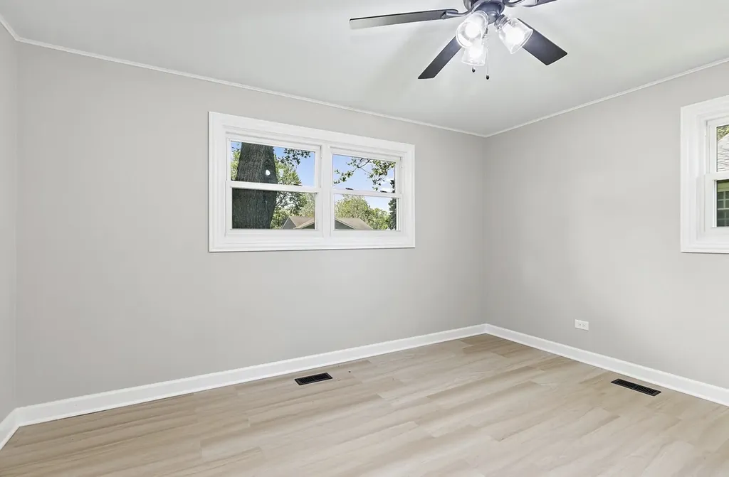 2204 Hawk Lane Rolling Meadows IL 60008