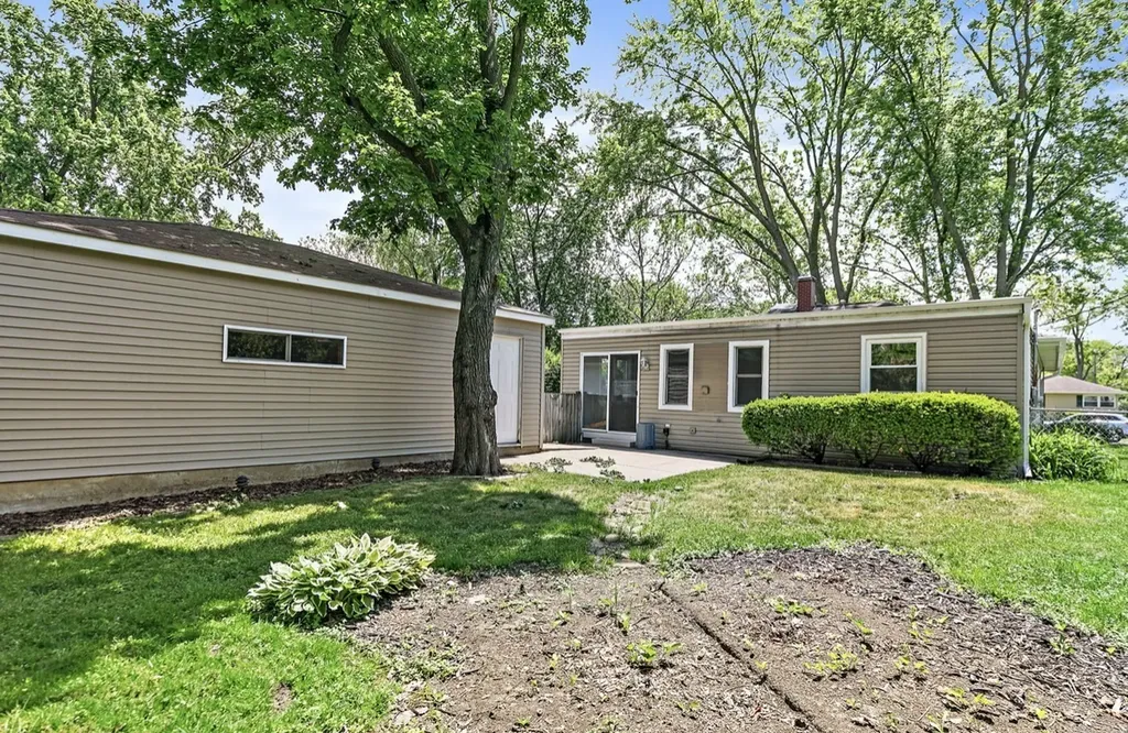2204 Hawk Lane Rolling Meadows IL 60008