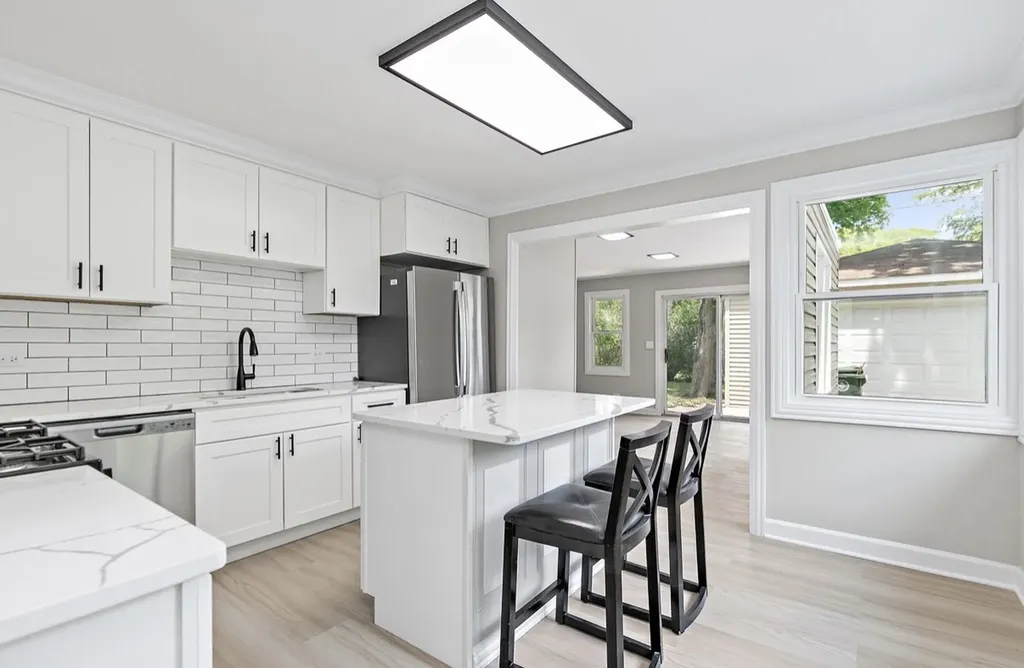 2204 Hawk Lane Rolling Meadows IL 60008