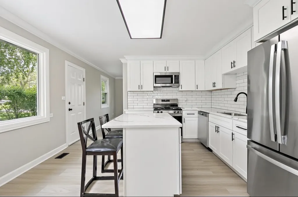2204 Hawk Lane Rolling Meadows IL 60008