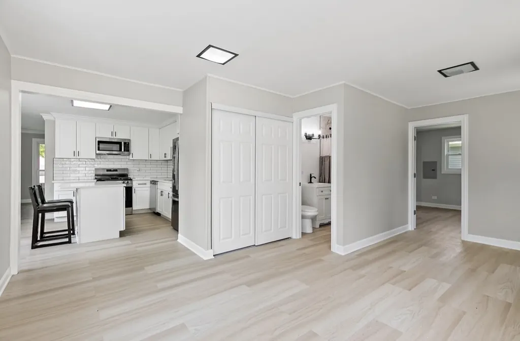 2204 Hawk Lane Rolling Meadows IL 60008