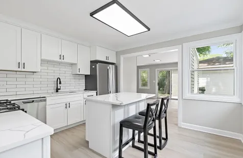 2204 Hawk Lane Rolling Meadows IL 60008