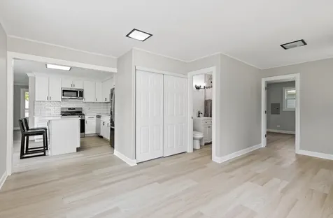 2204 Hawk Lane Rolling Meadows IL 60008