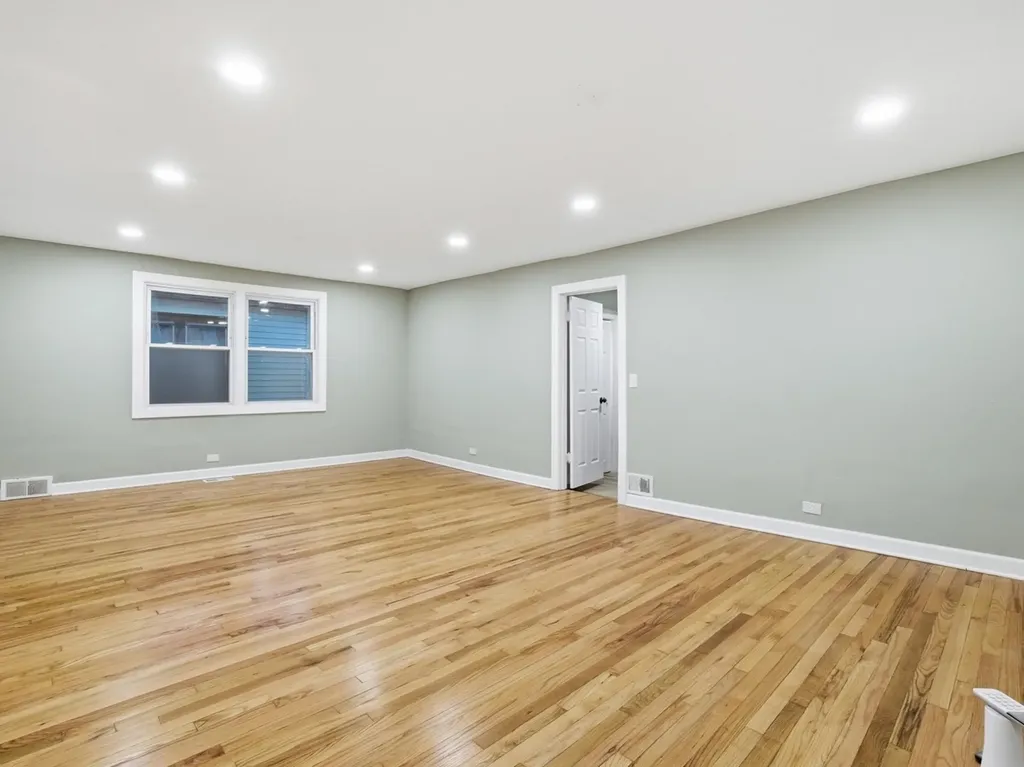 8011 South Dante Avenue Chicago IL 60619