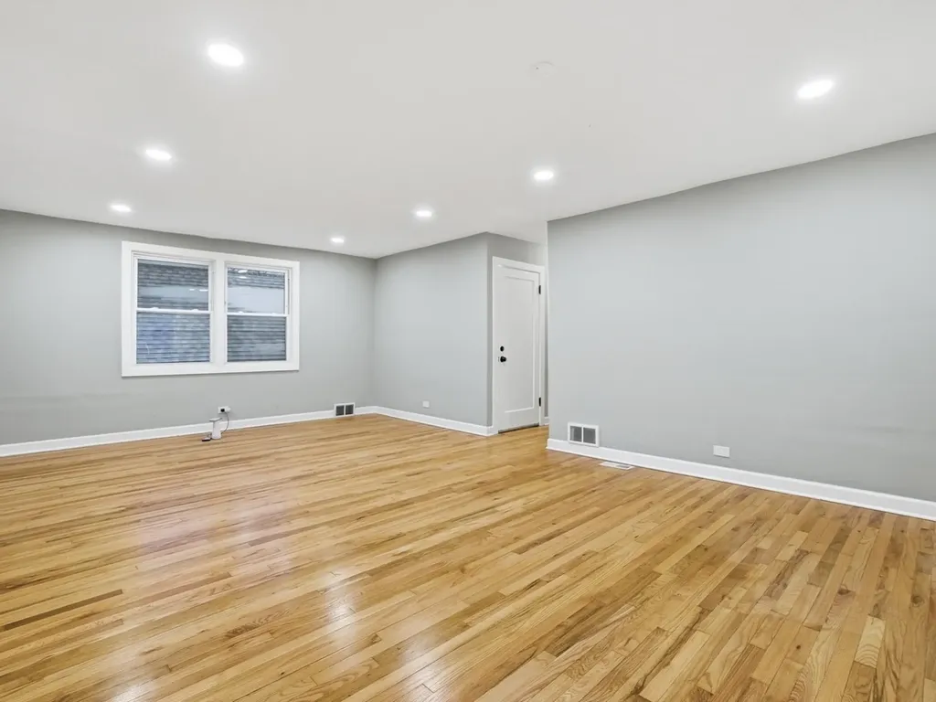 8011 South Dante Avenue Chicago IL 60619