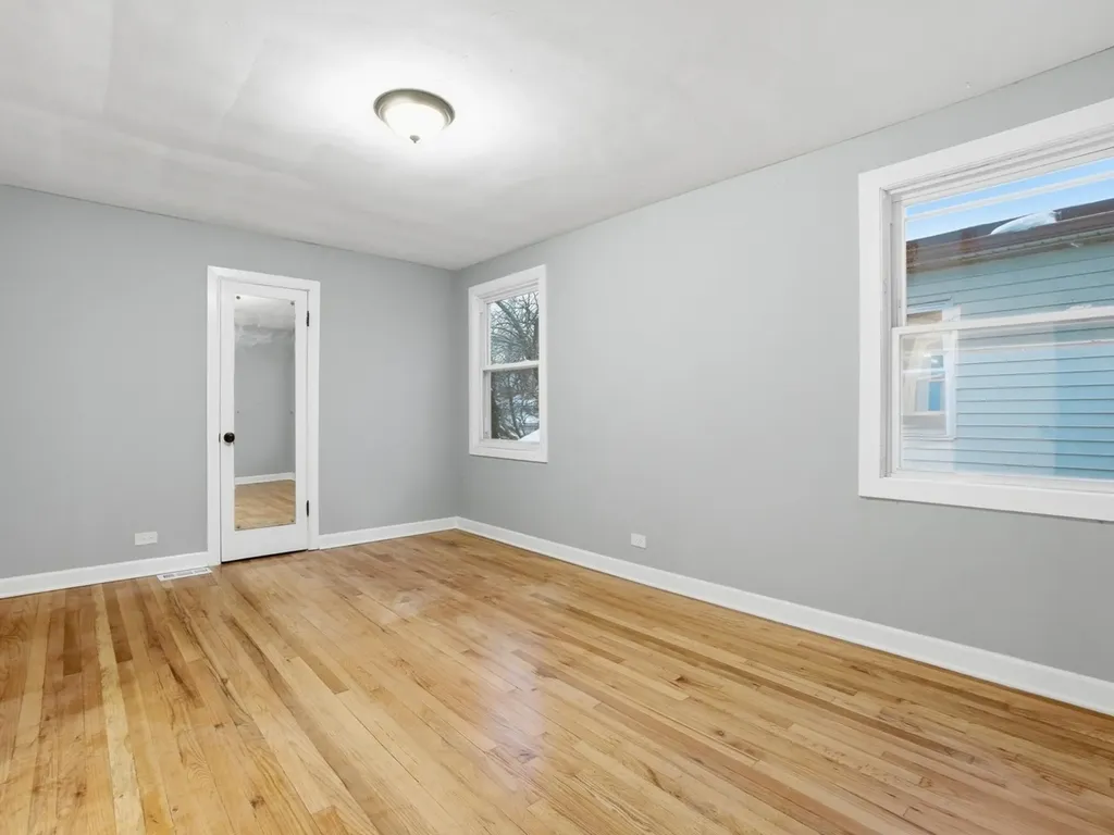 8011 South Dante Avenue Chicago IL 60619