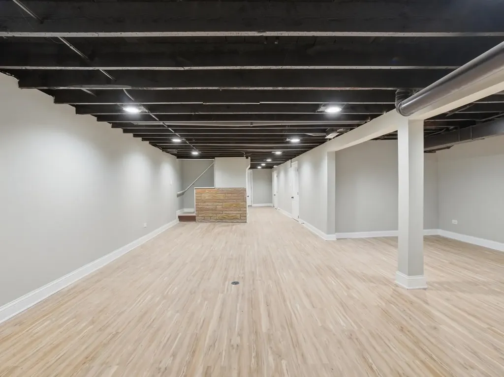 8011 South Dante Avenue Chicago IL 60619