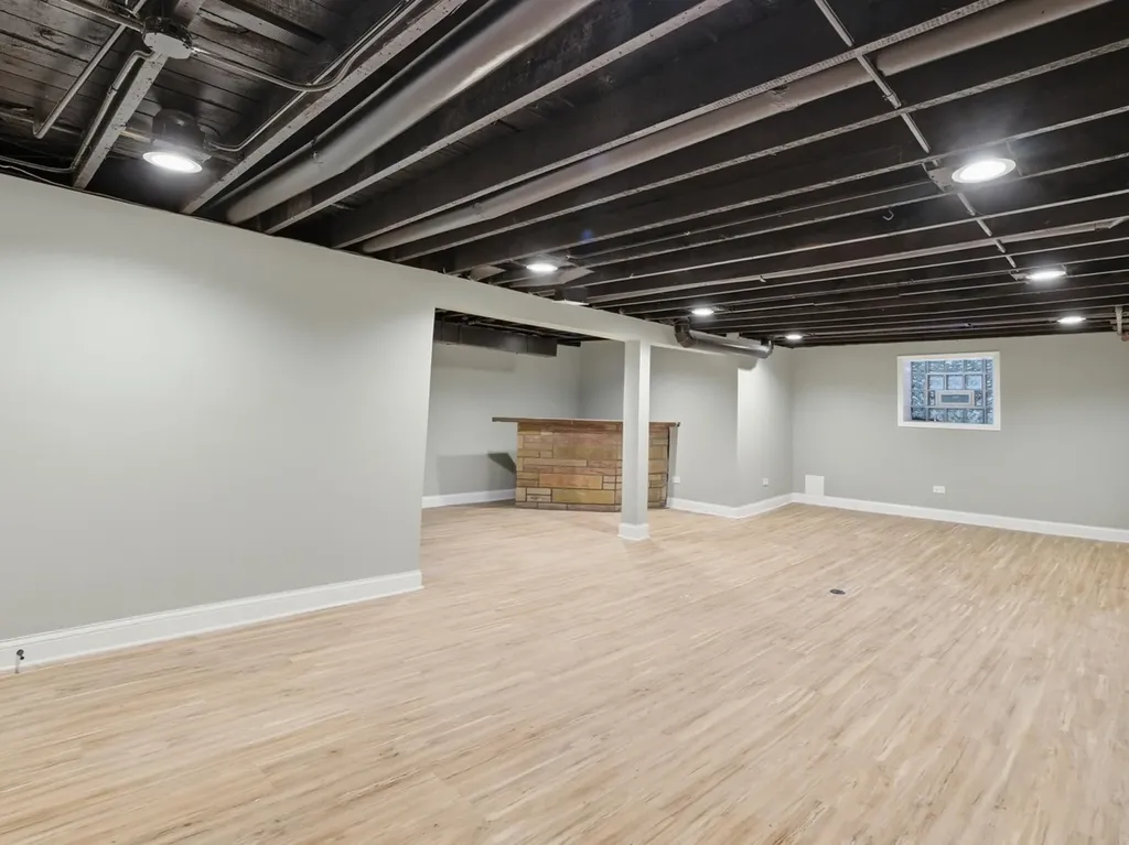 8011 South Dante Avenue Chicago IL 60619