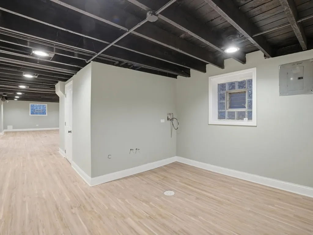 8011 South Dante Avenue Chicago IL 60619