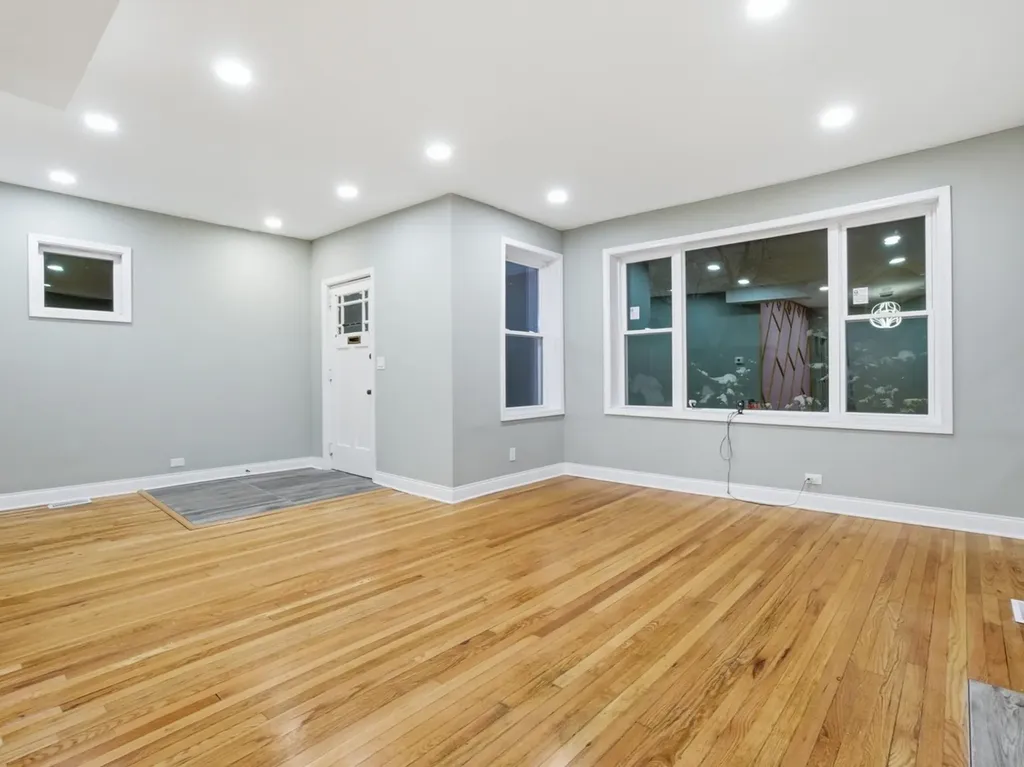 8011 South Dante Avenue Chicago IL 60619