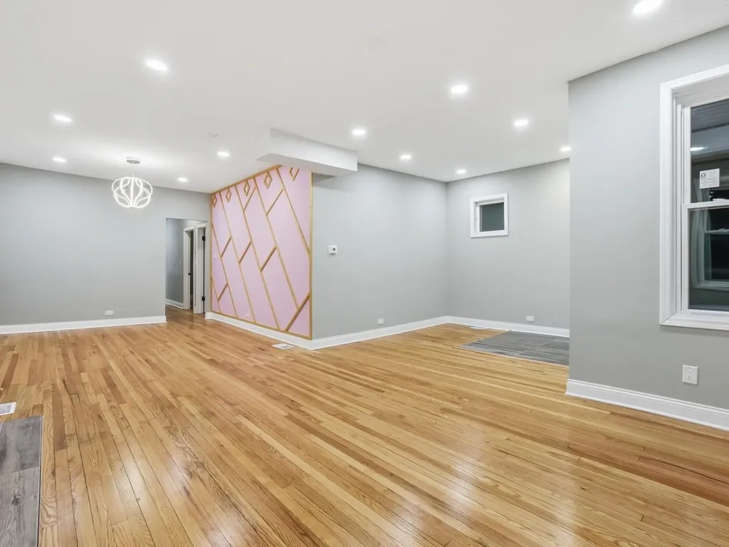 8011 South Dante Avenue Chicago IL 60619