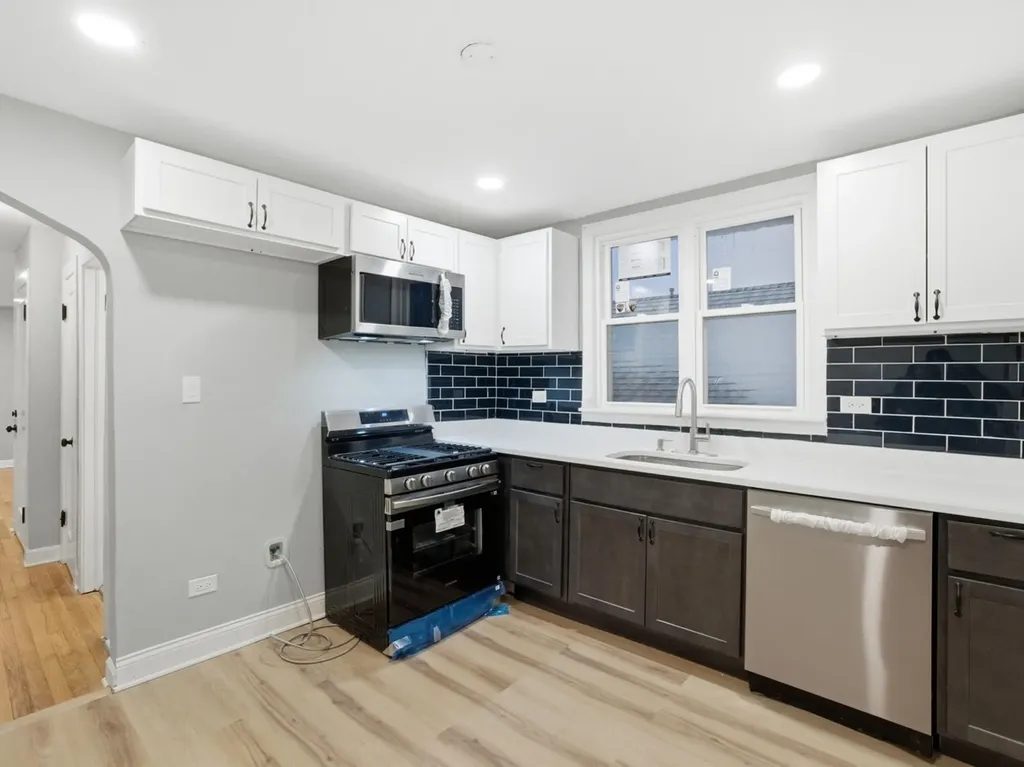 8011 South Dante Avenue Chicago IL 60619
