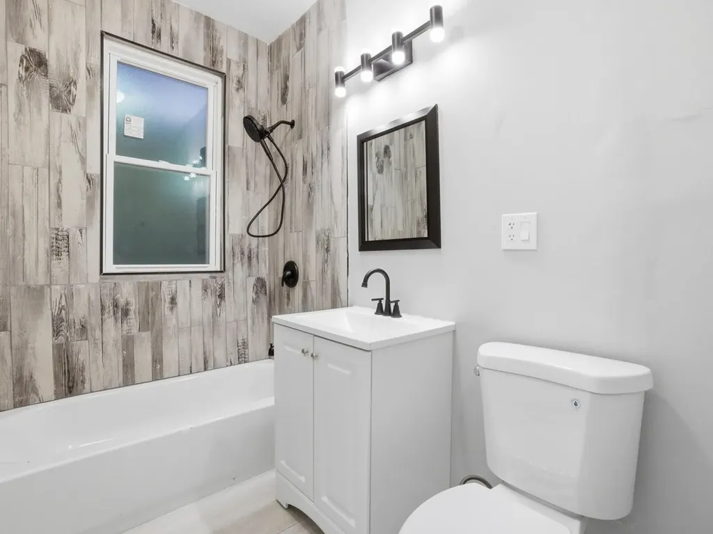 8011 South Dante Avenue Chicago IL 60619