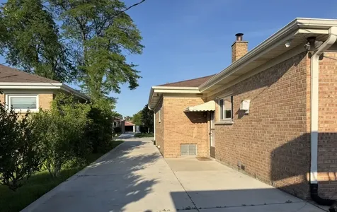 4528 Grace Street Schiller Park IL 60176