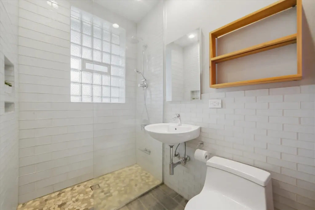 1425 West Summerdale Avenue Chicago IL 60640