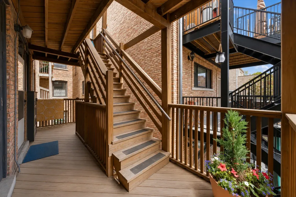 1425 West Summerdale Avenue Chicago IL 60640