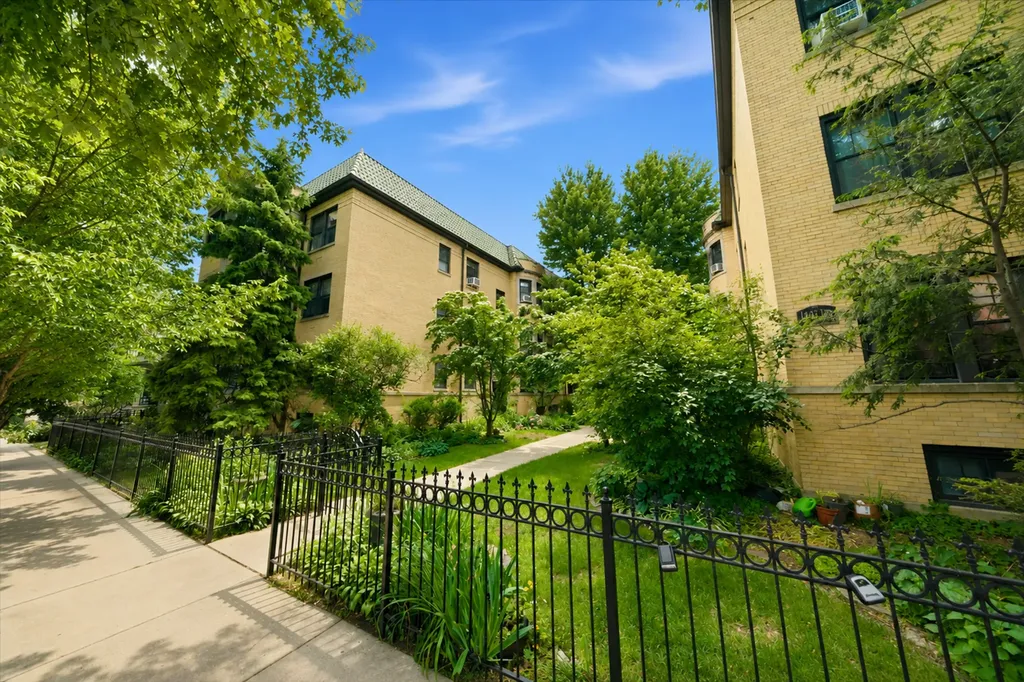 1425 West Summerdale Avenue Chicago IL 60640