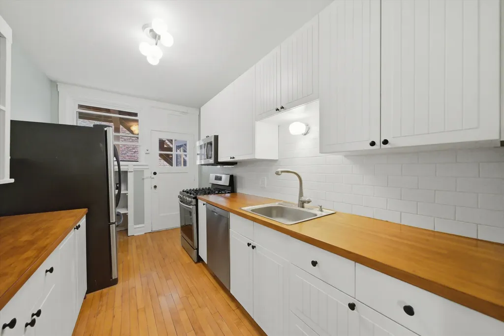 1425 West Summerdale Avenue Chicago IL 60640