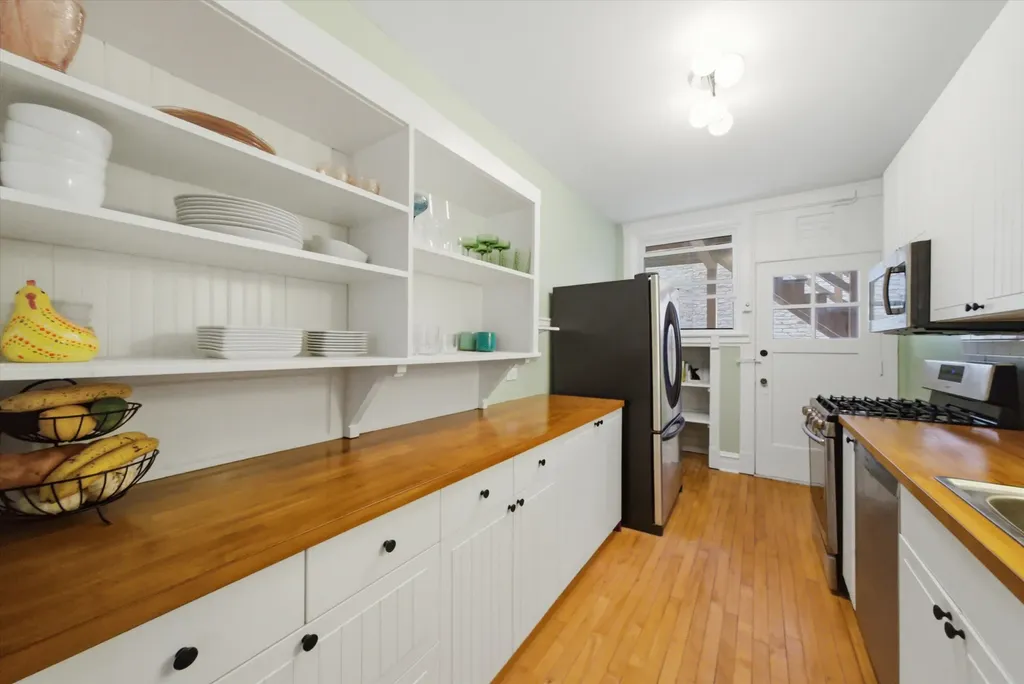 1425 West Summerdale Avenue Chicago IL 60640