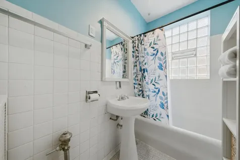 1425 West Summerdale Avenue Chicago IL 60640
