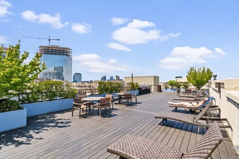 758 North Larrabee Street Chicago IL 60654
