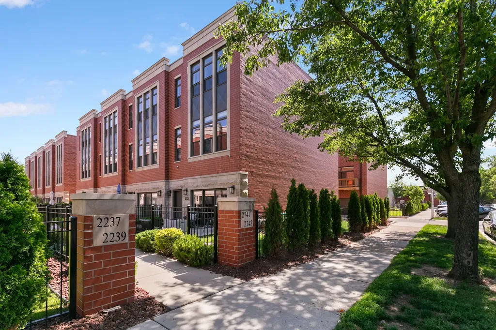 2241 West Coulter Street Chicago IL 60608