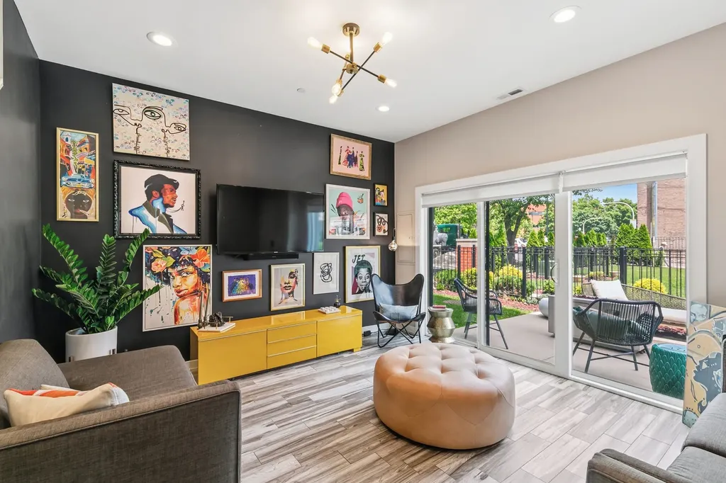 2241 West Coulter Street Chicago IL 60608