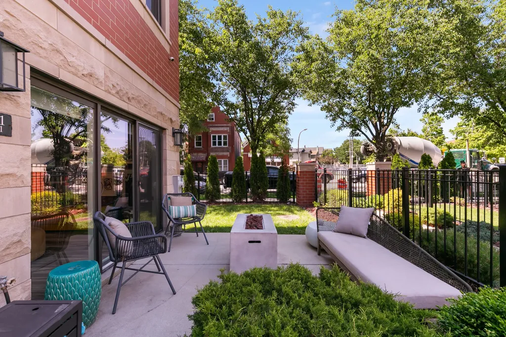2241 West Coulter Street Chicago IL 60608